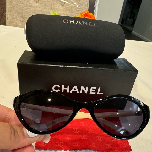 Authentic CHANEL sunglasses with case and box - Picture 2 of 8